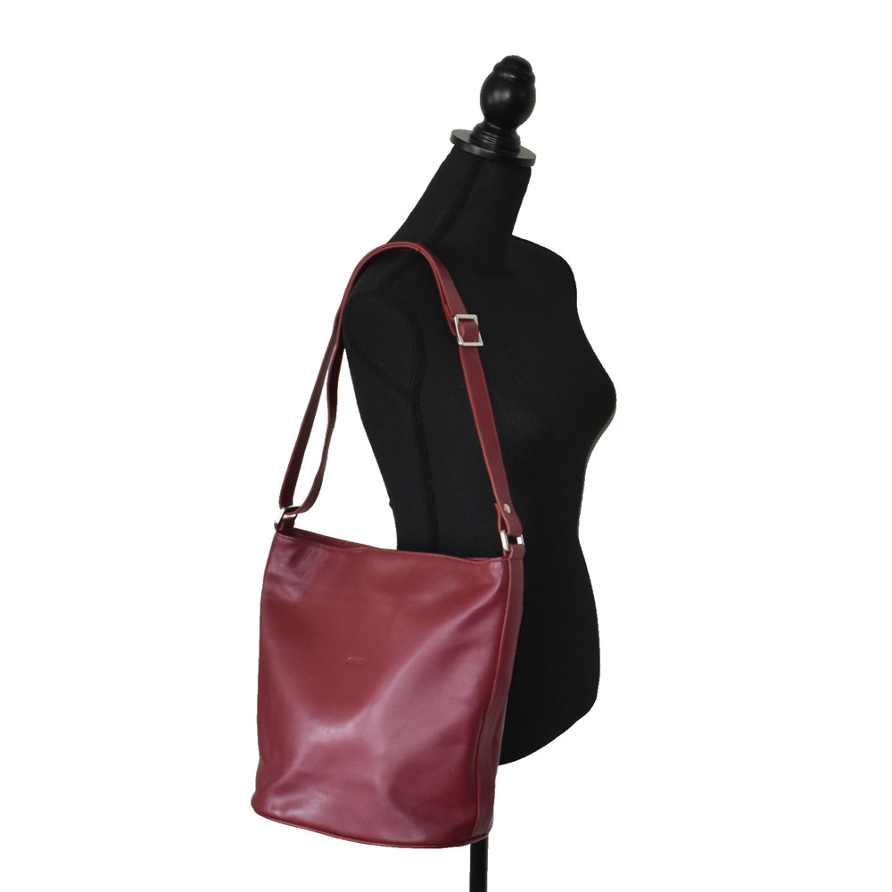 B5 NWOT GIUDI Soft Red Italy Leather Monogram Lining Zip Top Bucket Shoulder Bag